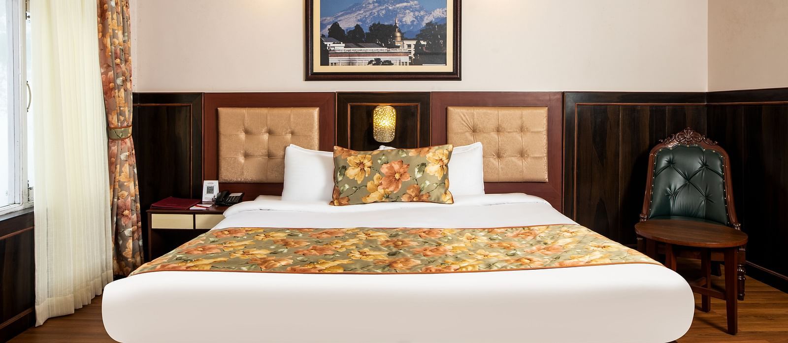 A front view of a bed in a room | Summit Oakden Resort & Spa, Mall Road