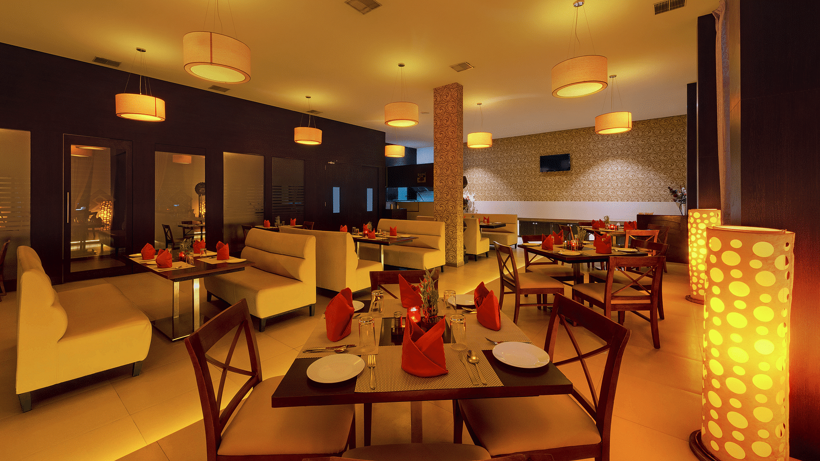 Southern Spice restaurant with beautiful decor and lighting at Hotel SRM Tuticorin, Restaurant in Tuticorin 