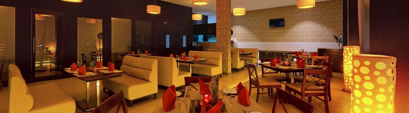 Southern Spice restaurant with beautiful decor and lighting at Hotel SRM Tuticorin, Restaurant in Tuticorin 
