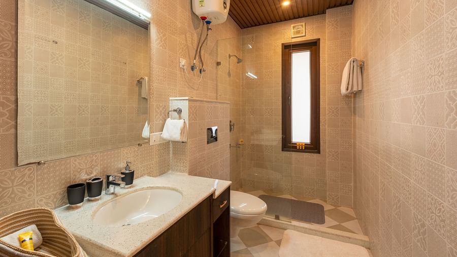 The Manor Shimla - The interiors of the restroom in the one bedroom apartment