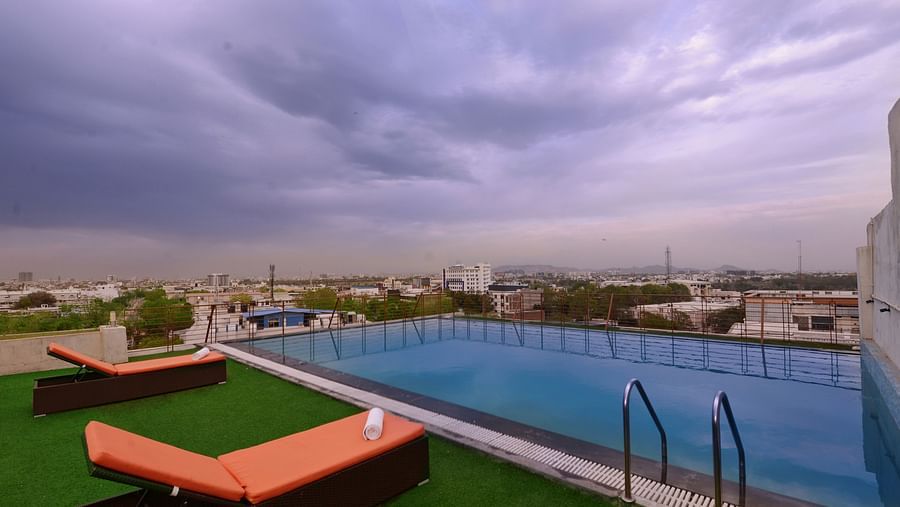 Rooftop Swimming pool with lounge chairs