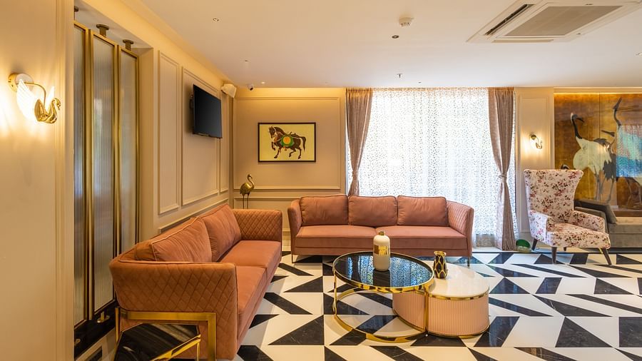 Sofa set and a coffee table in the Lobby | Renest Calangute, Goa