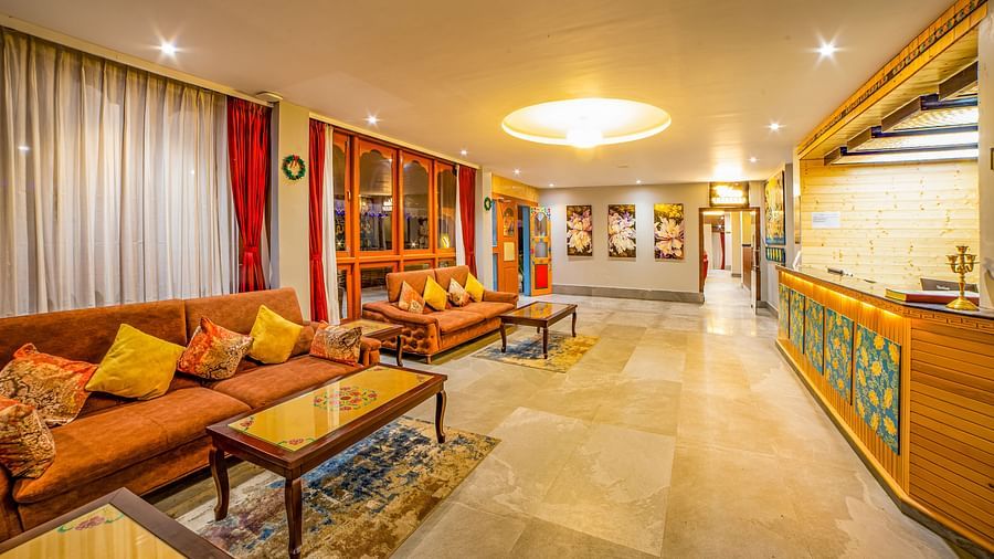LOBBY (2)