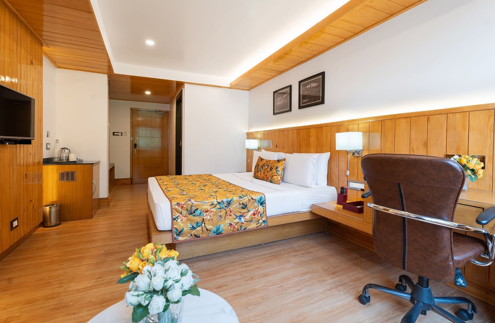DELUXE ROOM
