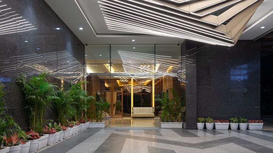 Lobby Entrance at Hometel Alambagh, Lucknow 3