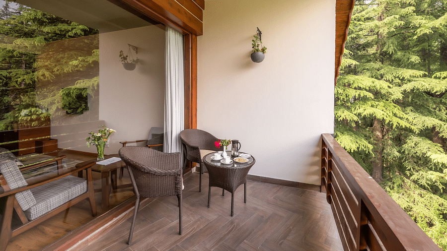 balcony of superior room with a chairs and a view at Bedzz Xclusive Baikunth, Manali