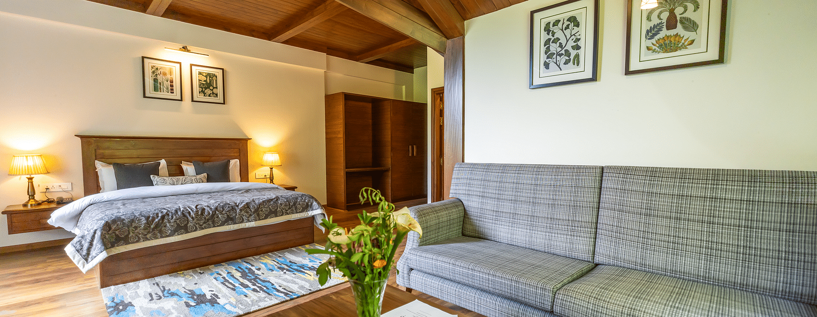 premium room with queen bed and sofa setting with lavish wooden interiors at Bedzz Xclusiv Bikunth,Manali