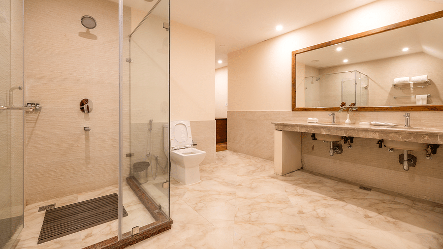 washroom in Xclusiv room at Bedzz Xclusiv Baikunth, Manali