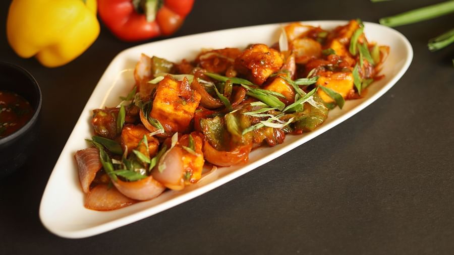 An image of paneer and capsicum fry served in a platter at Five Elements Hotels North Avenue, Delhi