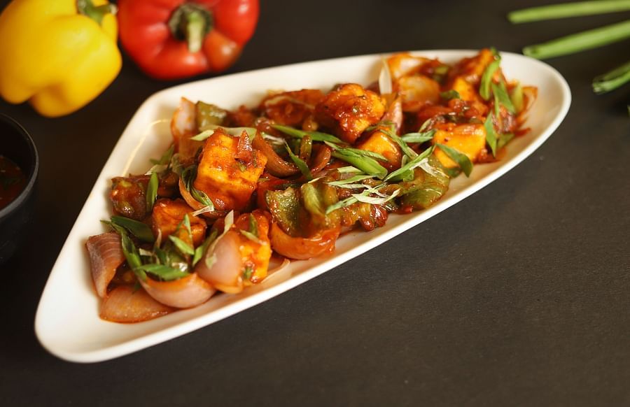 An image of paneer and capsicum fry served in a platter at Five Elements Hotels North Avenue, Delhi