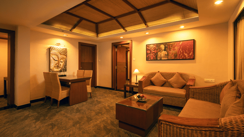 ROYAL SUITE 201 Living Room