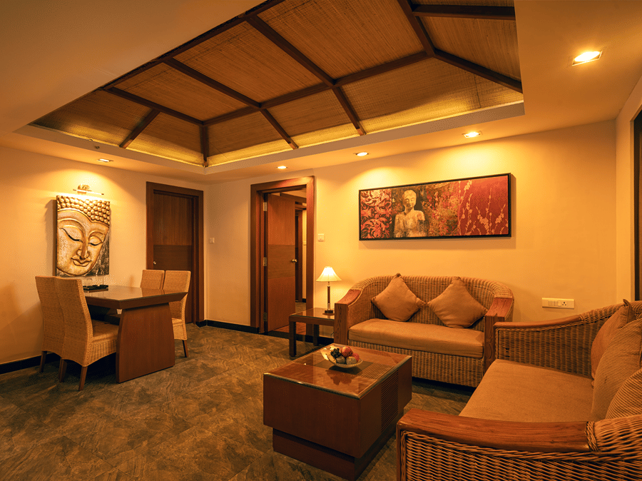 ROYAL SUITE 201 Living Room