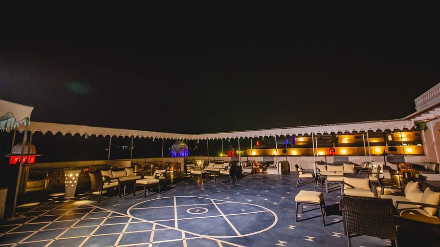 Buena Vista Luxury Garden Spa Resort - the outside seating space on the terrace at the resort in Jaipur at nighttime 1
