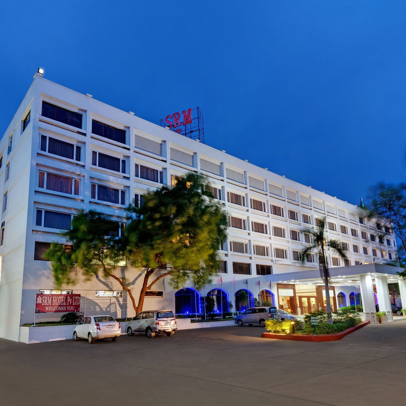 A facade image of SRM Hotel Tiruchirappalli- Hotel Near Tiruchirappalli 