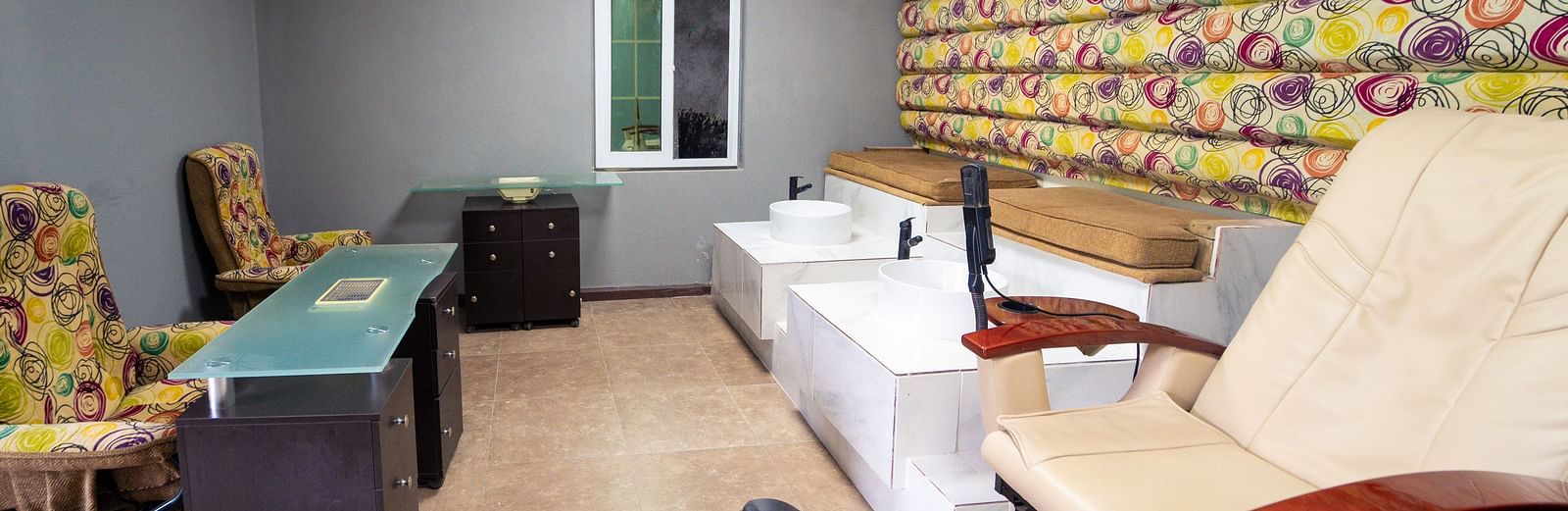 An image of a spa room in Montego Bay with massage chairs, hair washing chairs and wall-mounted AC - Hotel 39, Jamaica (Montego Bay)