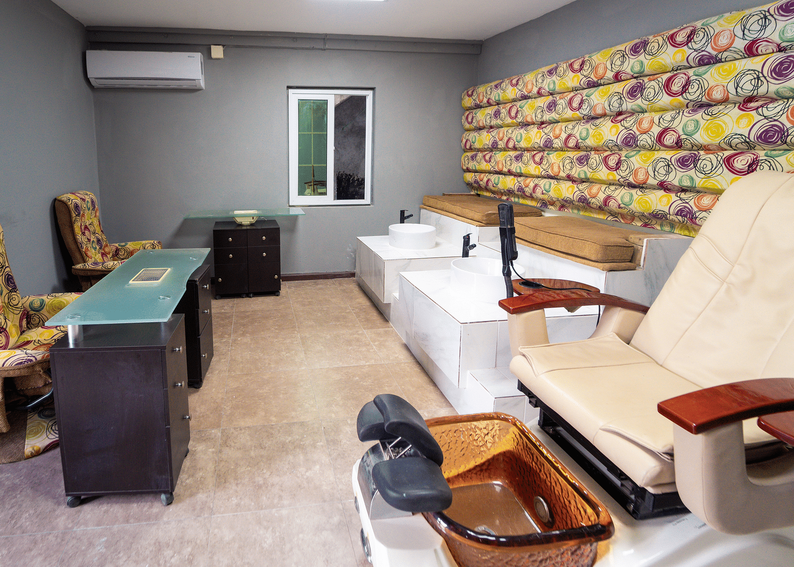 An image of a spa room in Montego Bay with massage chairs, hair washing chairs and wall-mounted AC - Hotel 39, Jamaica (Montego Bay)