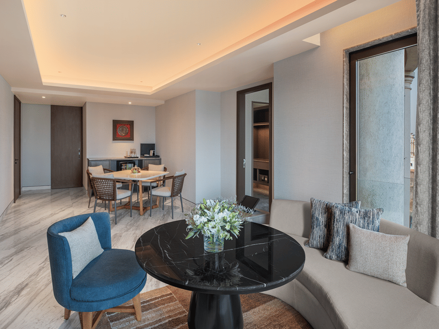 Corner suite - Livingroom - The Residency Towers Chennai