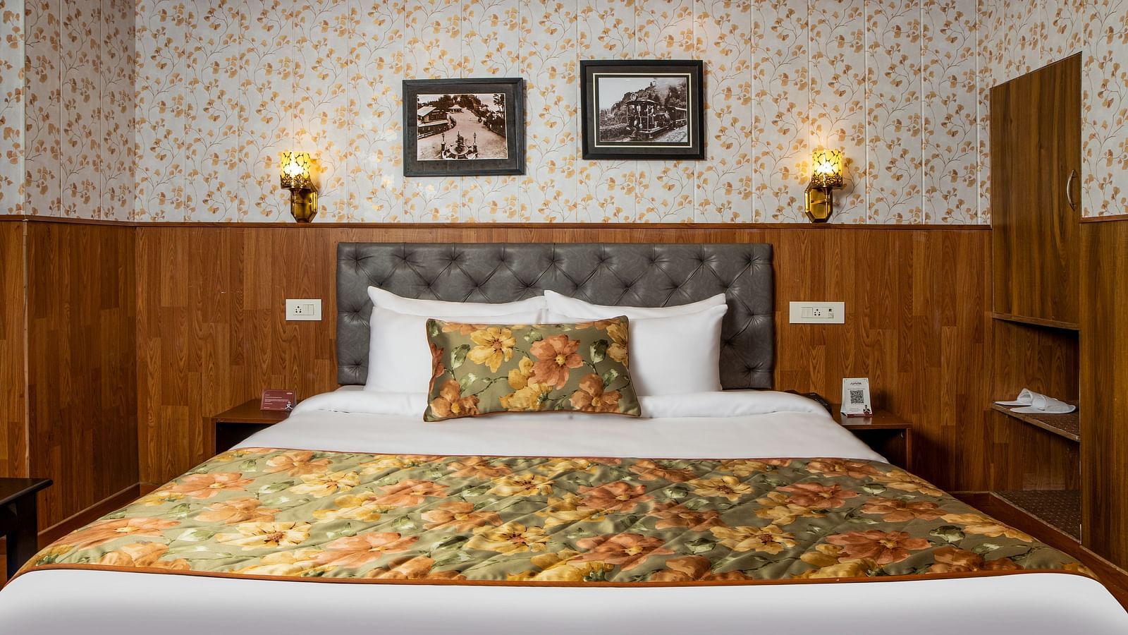 A front view of a bed in a room | Summit Oakden Resort & Spa, Mall Road