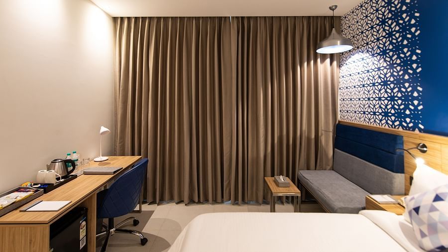 Premium King room at Hometel Alambagh, Lucknow 2