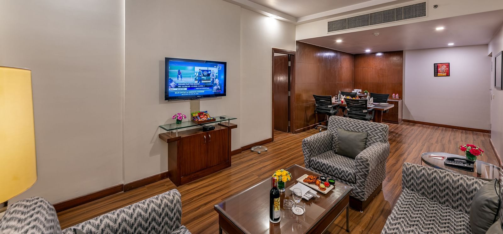 Emerald Suite Leaving Room