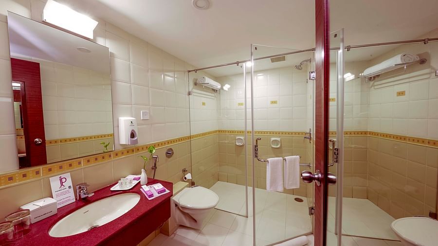 JP Hotel in Chennai Executive Bath