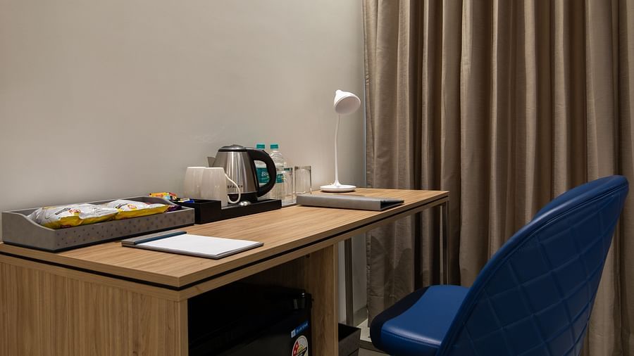 Deluxe Double Room at Hometel Alambagh, Lucknow 3