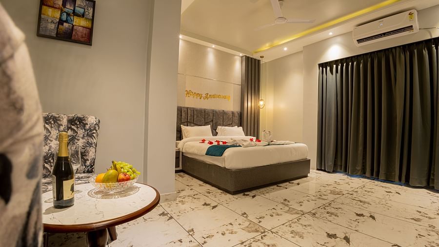 Wide angle view of the Premium Room2