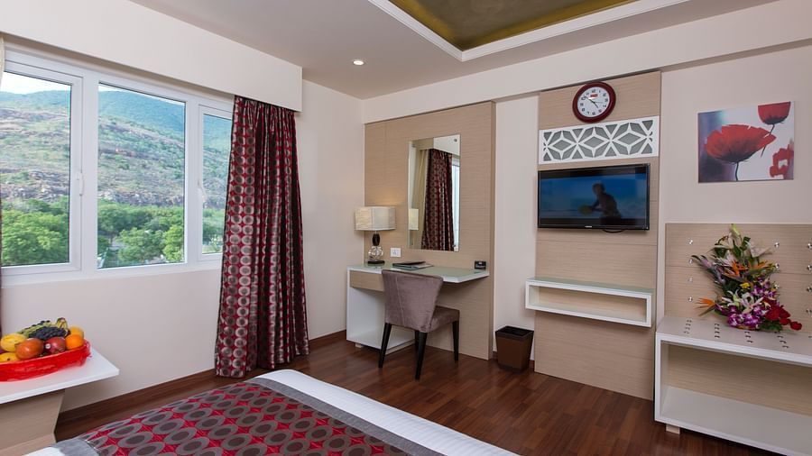 Hotel Pai Viceroy Tirupathi Suite 