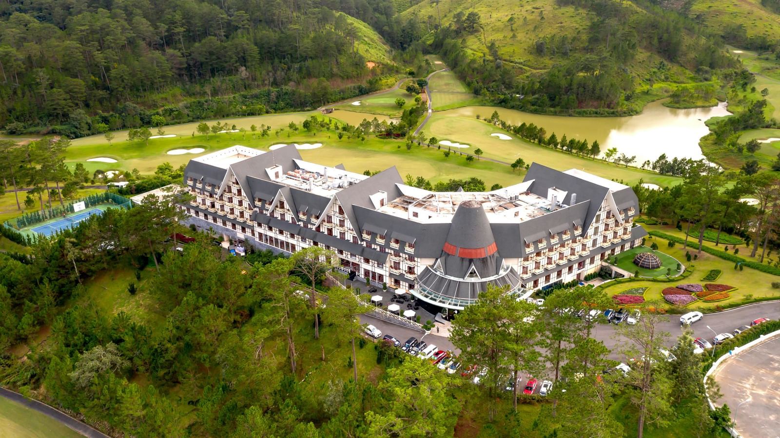 pexels-quang-nguyen-vinh-222549-12389367