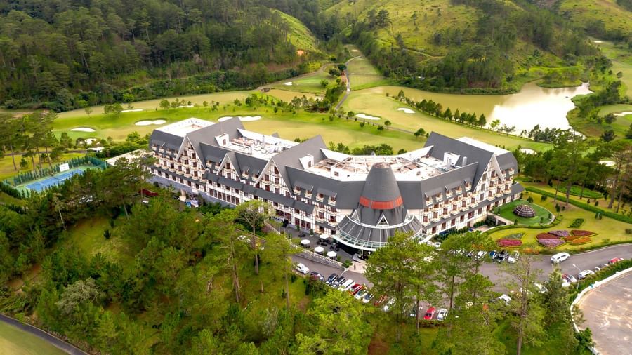 pexels-quang-nguyen-vinh-222549-12389367