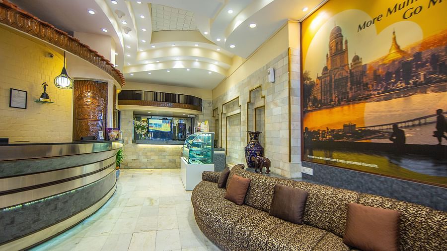 lobby at hotel bawa regency