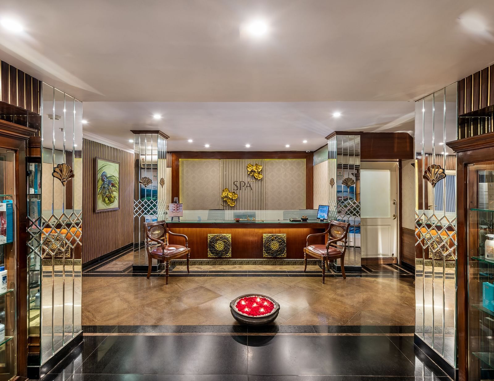 lobby area with lights - Mayfair Lagoon, Bhubaneswar 