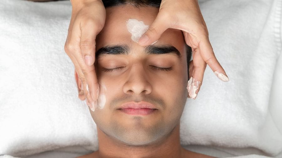 A man enjoying a face massage from a masseuse at Cinqtuair Spa - The Claridges New Delhi