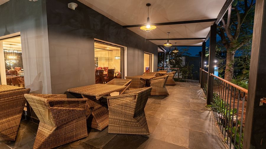 image of the corridor of the mekong restaurant with huge windows on the wall - Darza Resorts