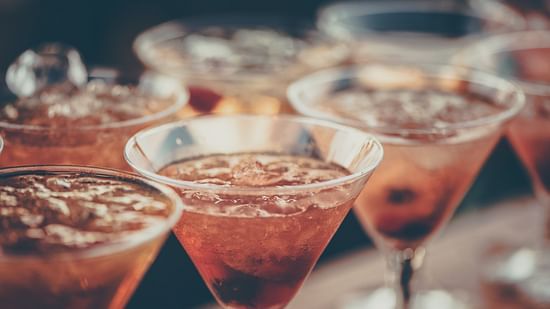 alcoholic-beverages-bar-beverage-613037