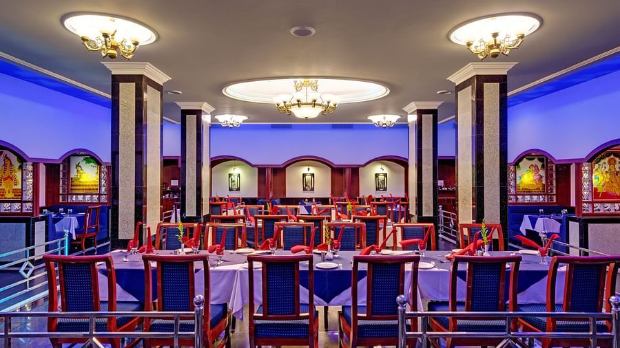 Blue themed restaurant at Dakshin Nakshatra, SRM Hotel, Trichy