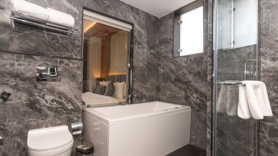 Washroom Suite 12