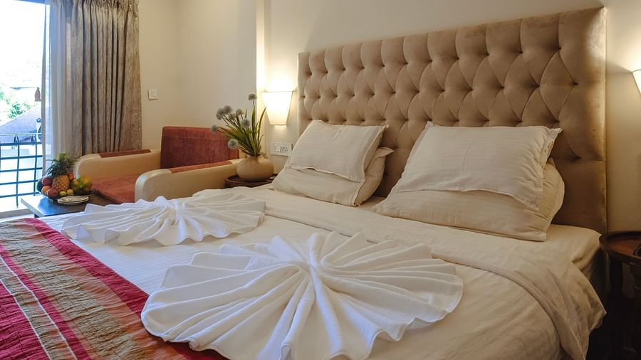 A neatly arranged bedroom with towel art on the bed and soft ambient lighting – The Verda de Miranda Resort.