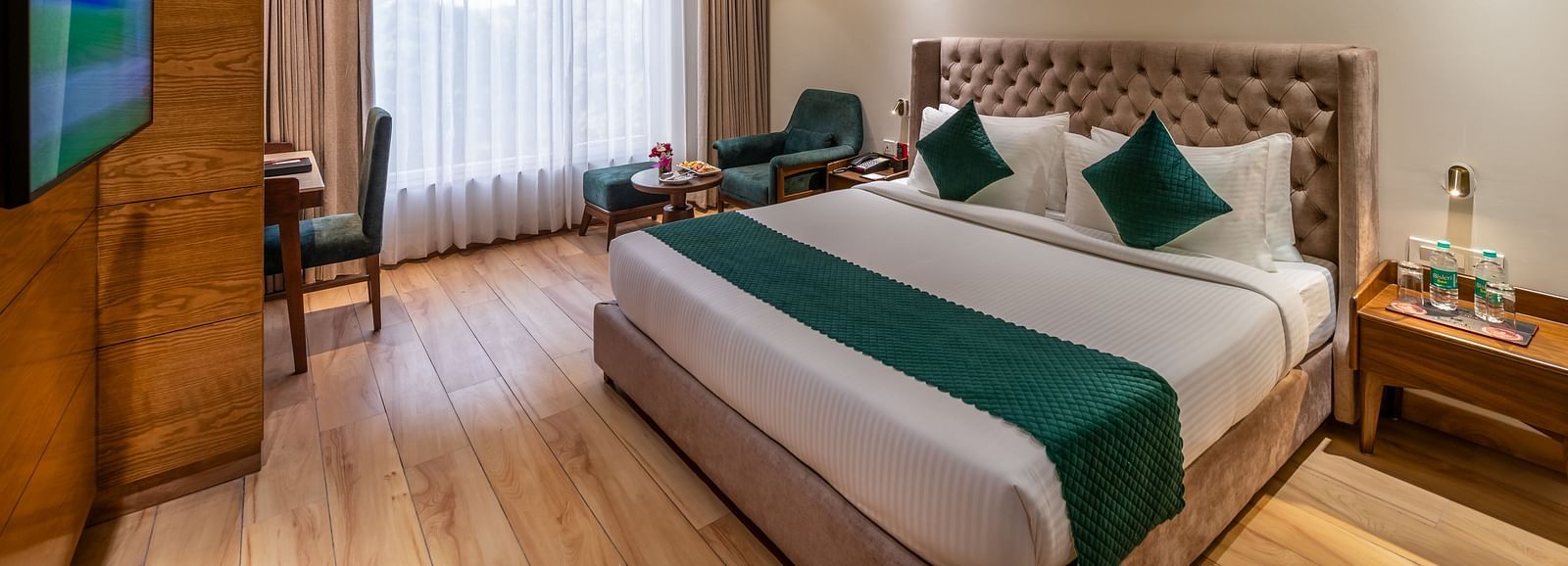 DELUXE ROOM  (1)
