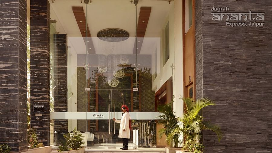 Close up view Image of Jagrati Ananta Express hotel facade