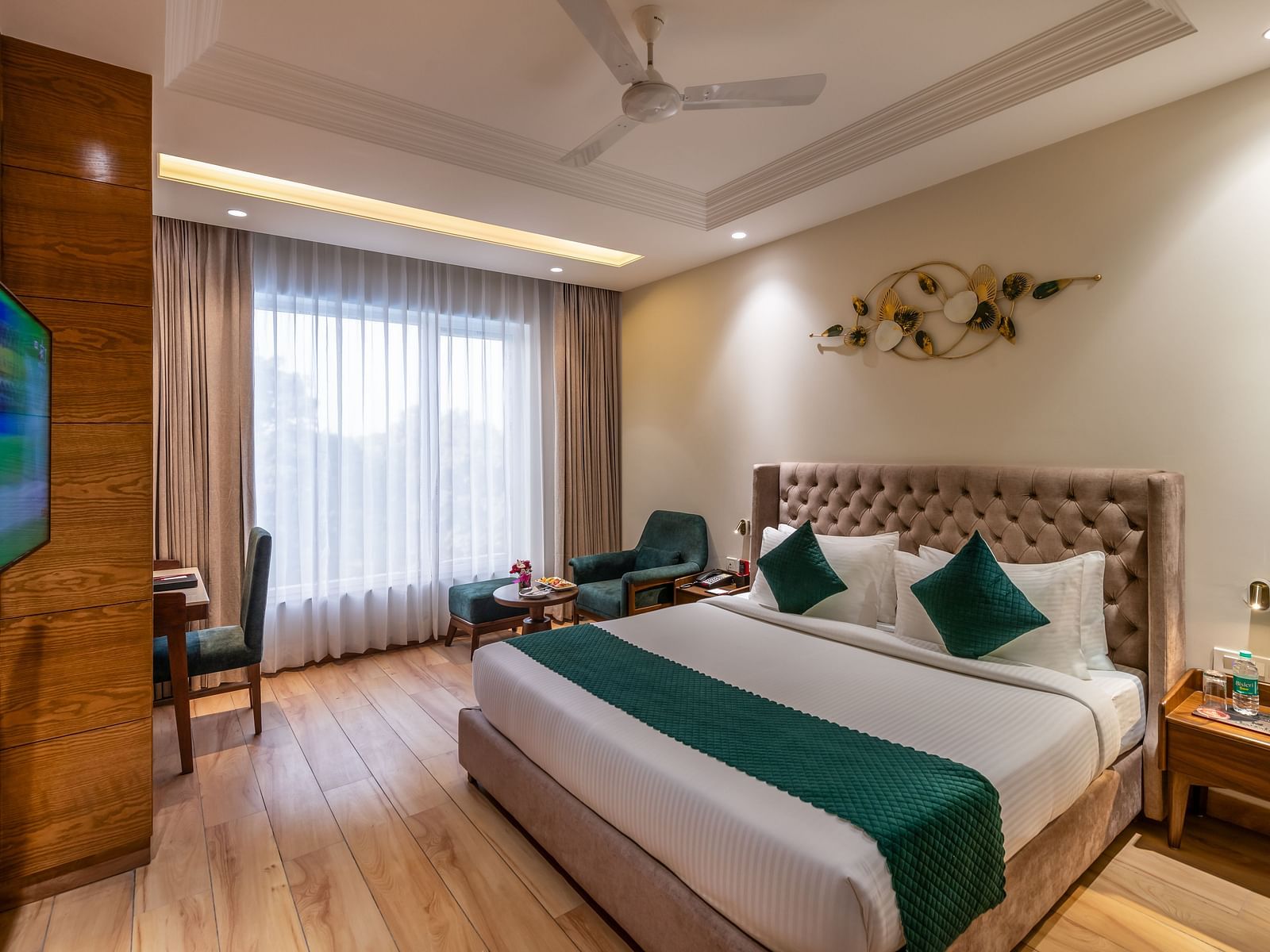 DELUXE ROOM  (1)