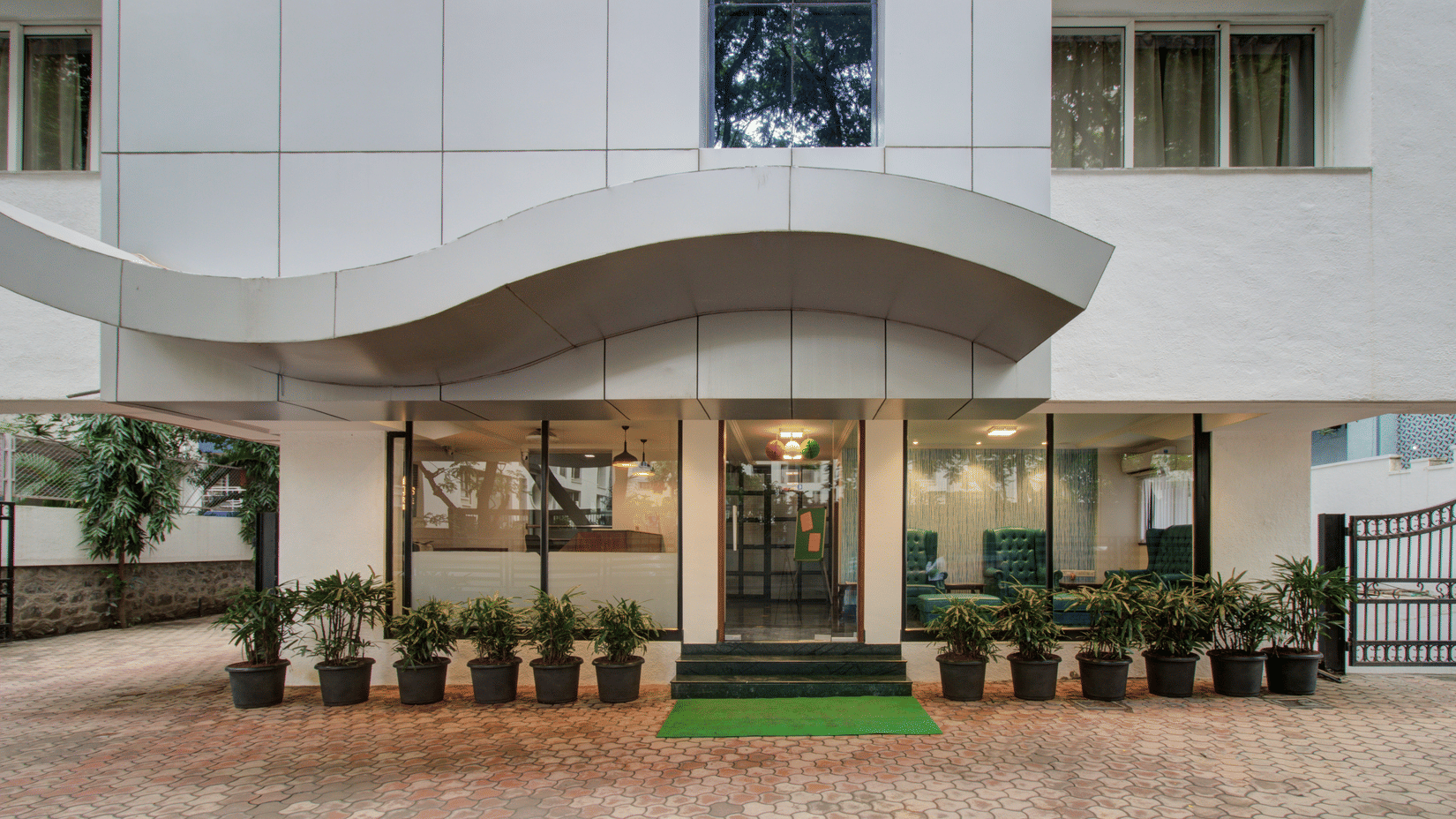 magnus riverside exterior