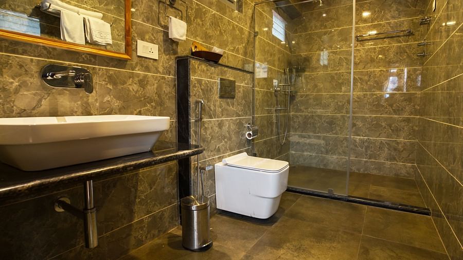 A view of the bathroom in Executive suite I Avianna Gangtok Prime Hotel & Spa