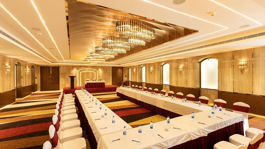 seating arrangement of a banquet hall in u-shape1