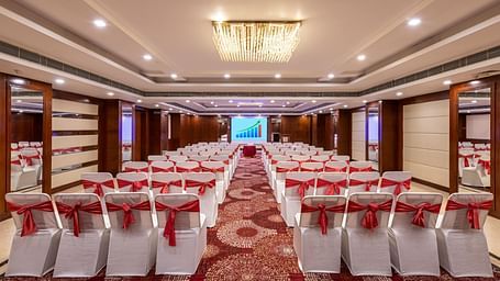Chancellor hall with ample seating arrangement, bright lighting, carpet flooring and good audiovisual at Lords Plaza Jaipur.