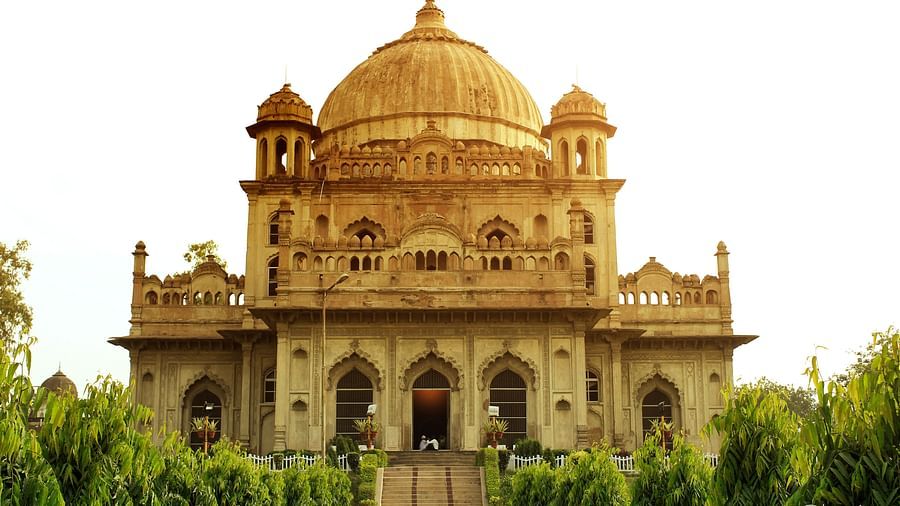 Begum Hazrat Mahal Park, La Place Sarovar Portico Lucknow, 5 star hotels in lucknow