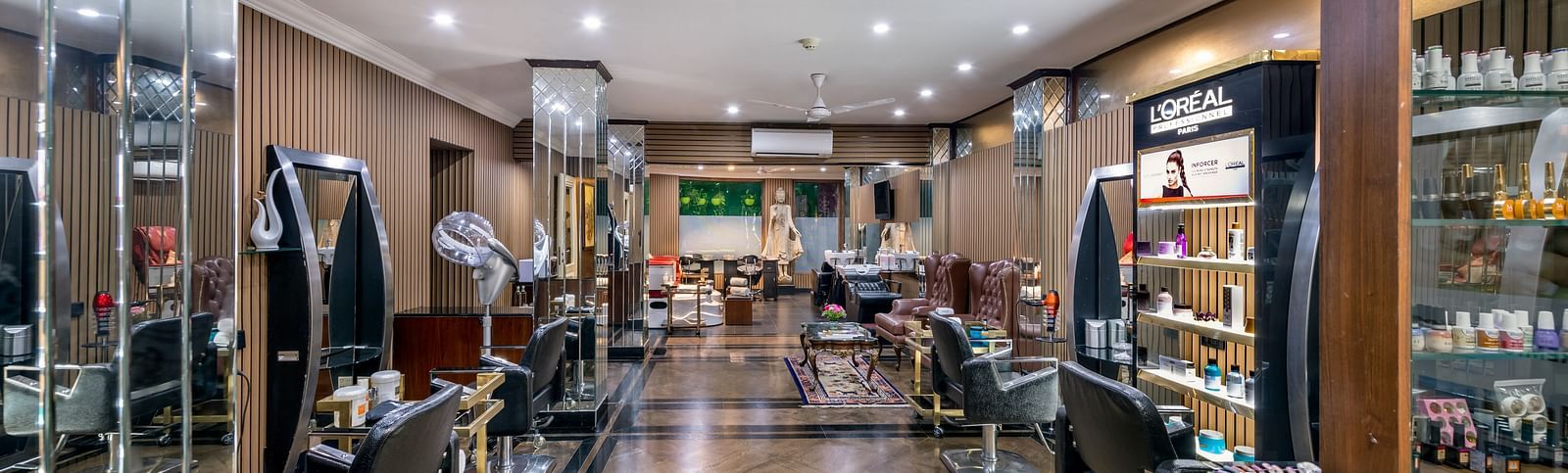 Spa area with white lights in the ceiling and mirrors- Mayfair Lagoon, Bhubaneswar 
