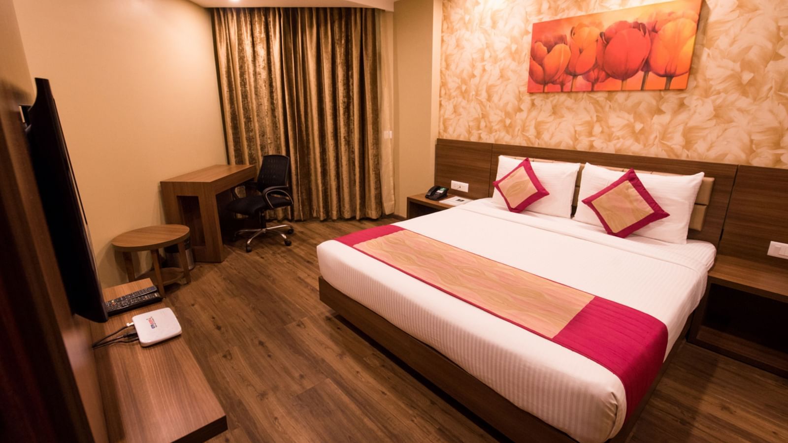 Suites Room with Complimentary Wi-Fi in a hotel room with separate living room that features a couch and a separate bedroom with a queen size bed - Le ROI Digha Hotel West Bengal4