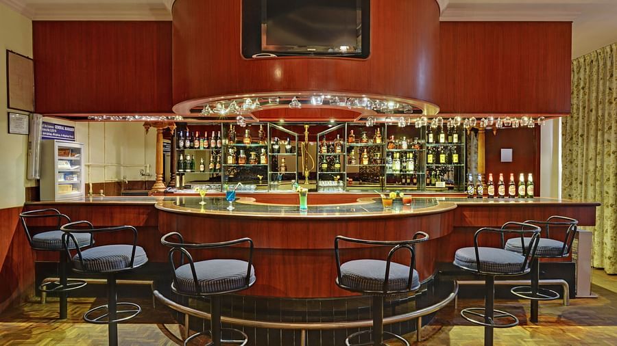 Bar with chairs around the counter at Hotel SRM Trichy