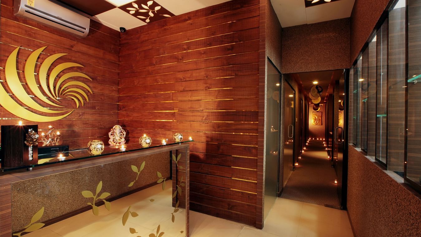 IOSIS Spa & Wellness | Reception and Passage
